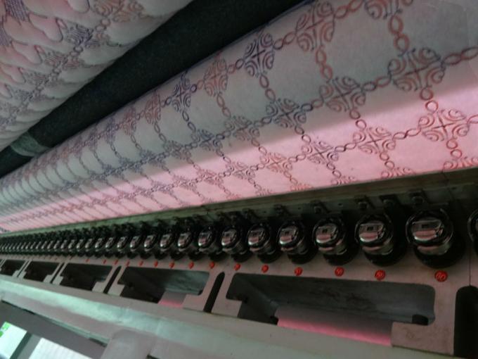 Steppende Stickerei der Maschine für Kleidung, Industrienähmaschine, computergesteuerte steppende Stickmaschine