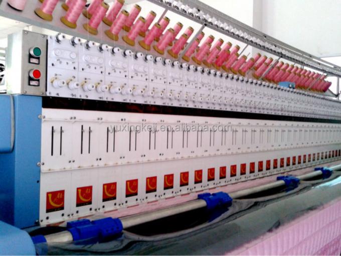Steppende Stickerei der Maschine für Kleidung, Industrienähmaschine, computergesteuerte steppende Stickmaschine